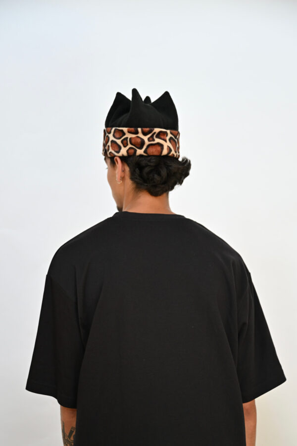 Bonnet léopard marron et noir – Image 2
